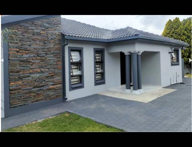 3 BEDROOM HOUSE FOR SALE IN HEUWELOORD